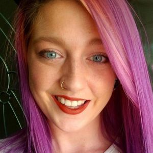 Meet your Posher, Caitlin